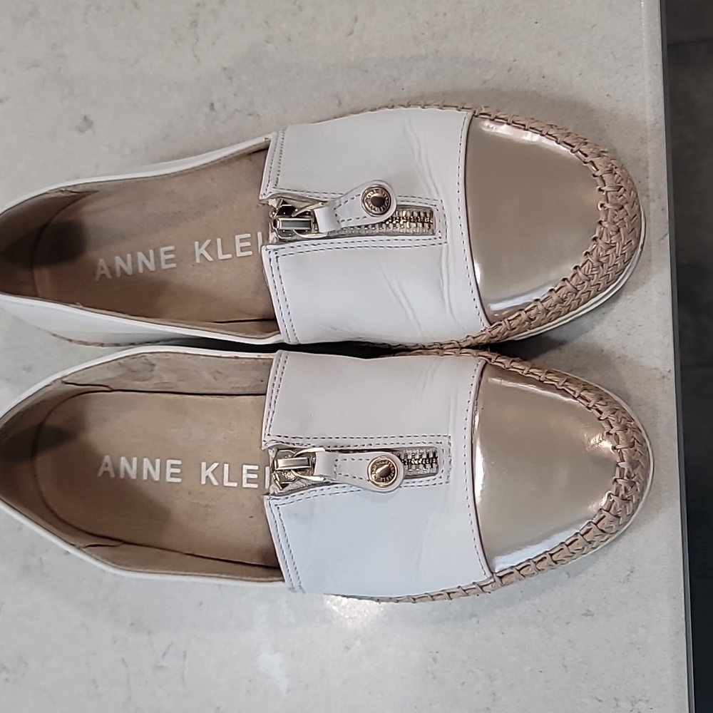 Anne Klein shoes Size 6.5M white and gold with zipper detail